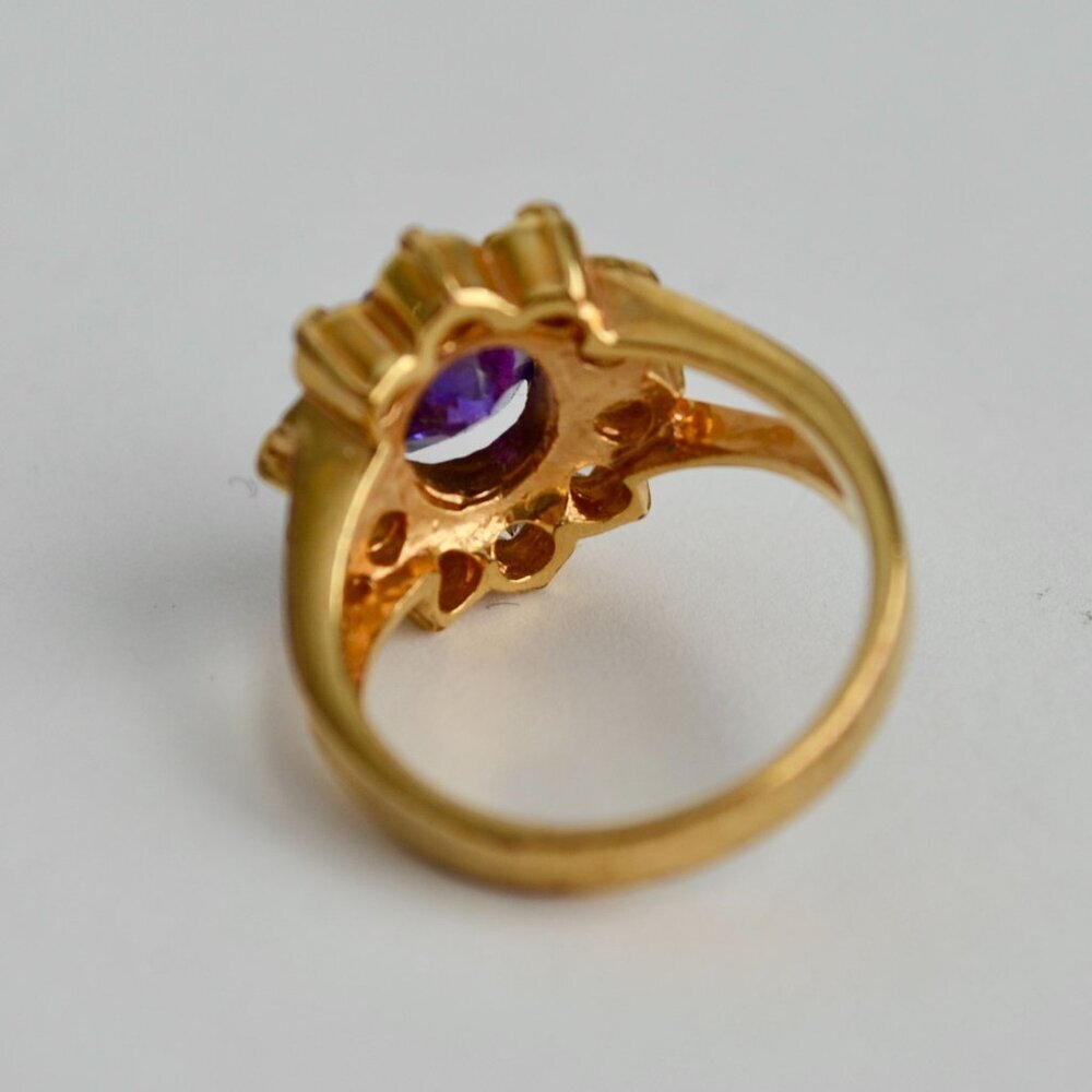 Vintage Gold Purple CZ Stone Costume Jewelry Ring Size 8 - Picture 3 of 4